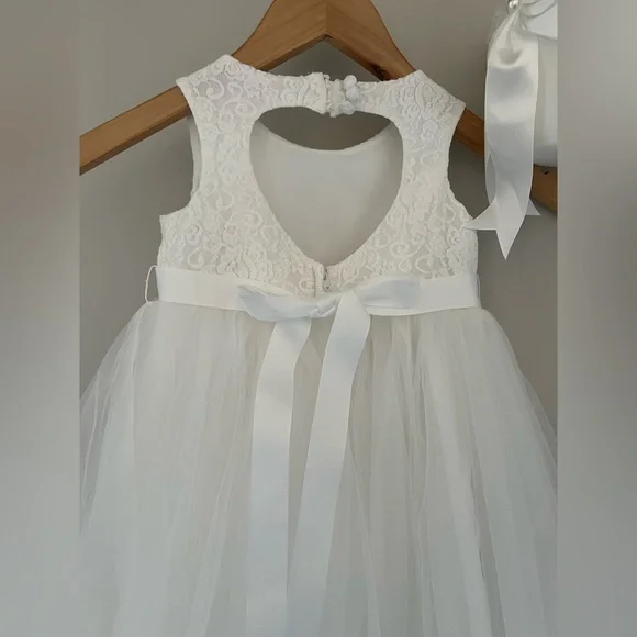 David’s Bridal flower girl dress style RK1368 size 2T soft white basket included - Picture 5 of 10